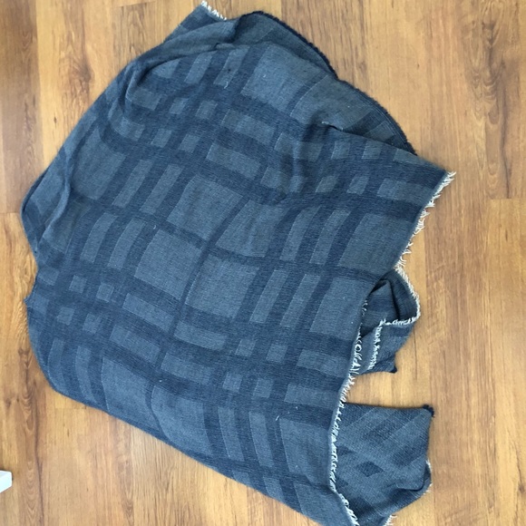 Poncho/ Wrap - Picture 2 of 5